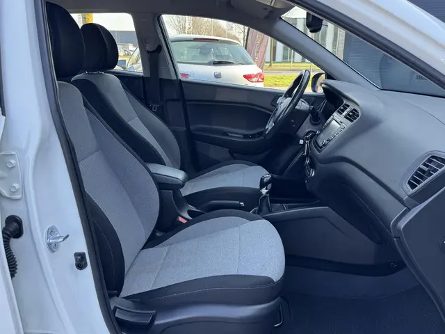 Hyundai i20 1.2 HP i-Motion Comfort 2016 Benzine 9
