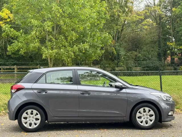 Hyundai i20 1.2 HP i-Motion /NAP/Airco/cruise/ 2016 Benzine 2