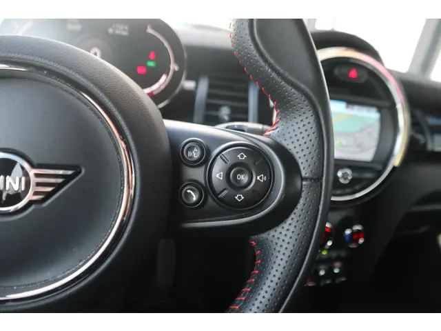 MINI 5-Deurs Cooper 2021 Benzine 17