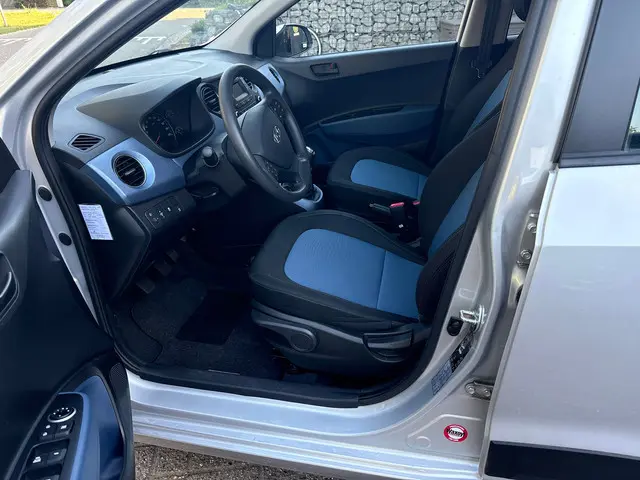 Hyundai i10 1.0i i-Motion Comfort 2016 Benzine 4
