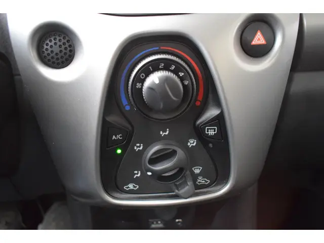 Peugeot 108 1.0 e-VTi Active airco 2018 Benzine 11