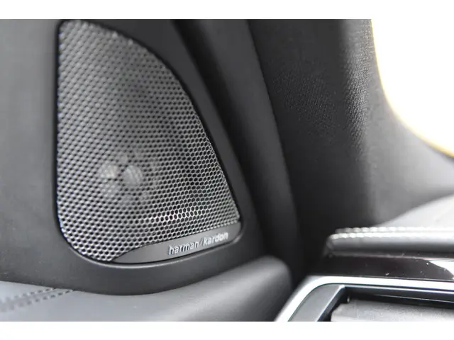 BMW 3 Serie 340i High Executive 2018 Benzine 36