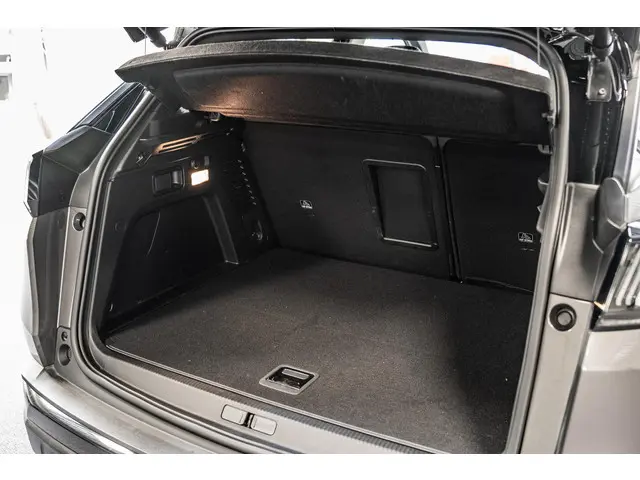 Peugeot 3008 1.6 HYbrid 225 GT 2023 Hybride Benzine 12