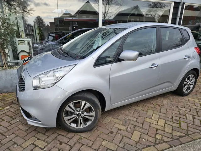 Kia Venga 1.6 CVVT DynamicPLusLine automaat 2016 Benzine 4