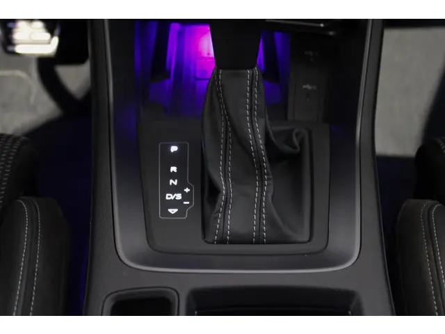 Audi Q3 35 TFSI S edition PANO | Sfeer 2023 Benzine 26