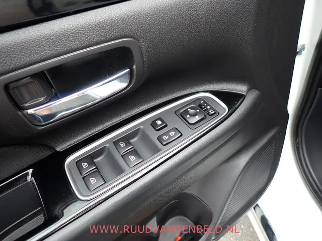 Mitsubishi Outlander 2.4 PHEV Pure 2020 Hybride Benzine 17