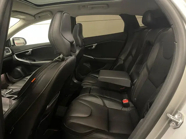 Volvo V40 Cross Country 2.0 D2 Summum 2016 Diesel 13