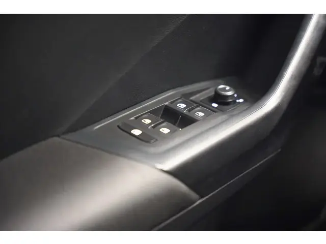 Volkswagen T-Roc 1,0 TSI Style [ACC, AC, LED] 2018 Benzine 19
