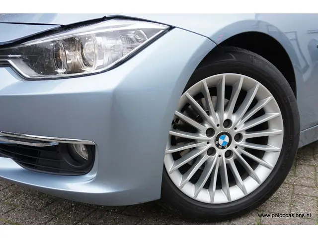 BMW 3 Serie 320i 2012 Benzine 25