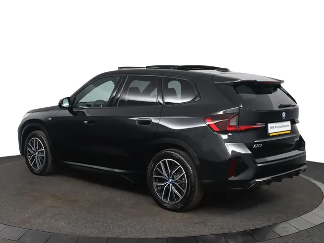 BMW iX1 xDrive30 Launch Edition 67 kWh 2023 Elektrisch 10
