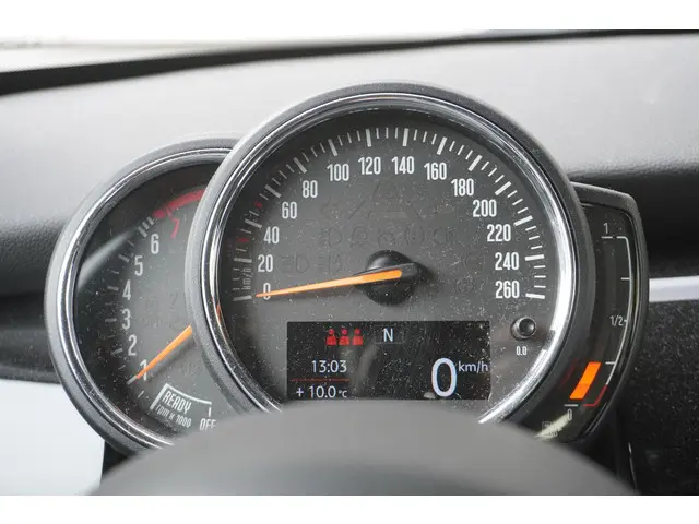 MINI 5-Deurs One 2022 Benzine 15