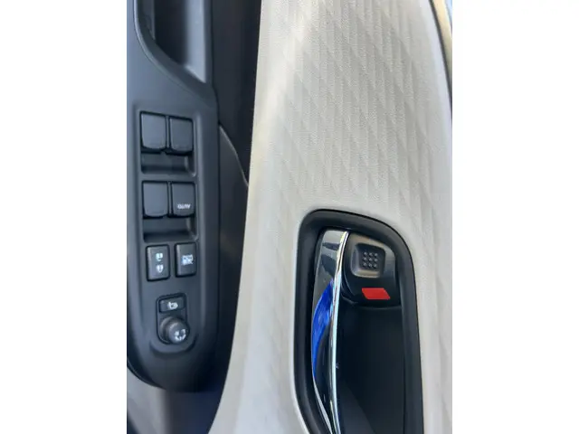 Suzuki Swift 1.2 Style Smart Hybrid 2025 Benzine 12