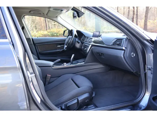 BMW 3 Serie Touring 328i Executive 2013 Benzine 8