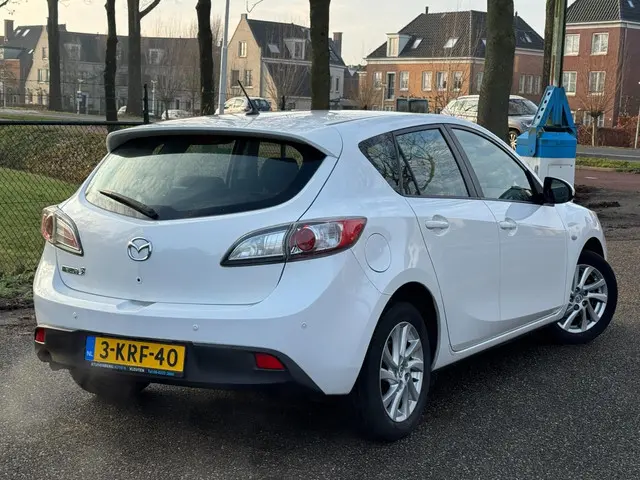 Mazda 3 1.6 Business /Navi/Airco/Nw apk/ 2013 Benzine 3