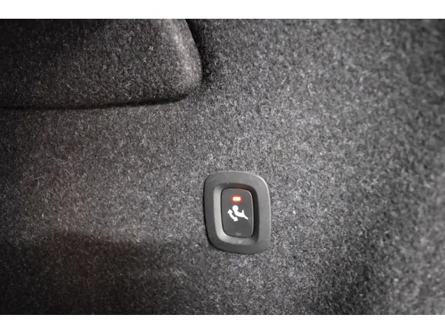 Volvo XC40 T3 163pk AUT8 R-Design/ 2020 Benzine 18