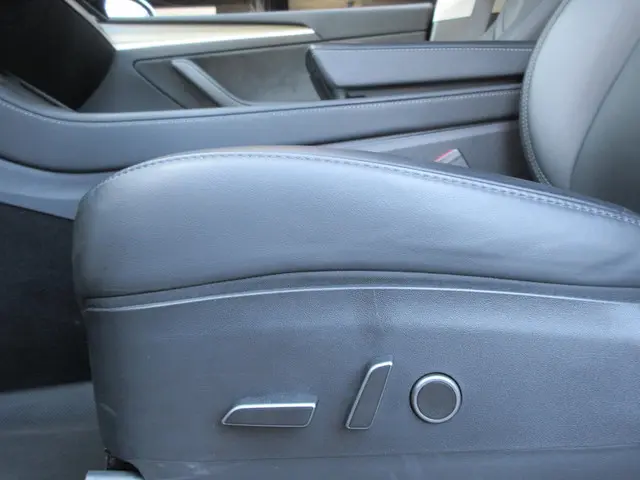 Tesla Model Y Long Range AWD 75 kWh 2022 Elektrisch 16