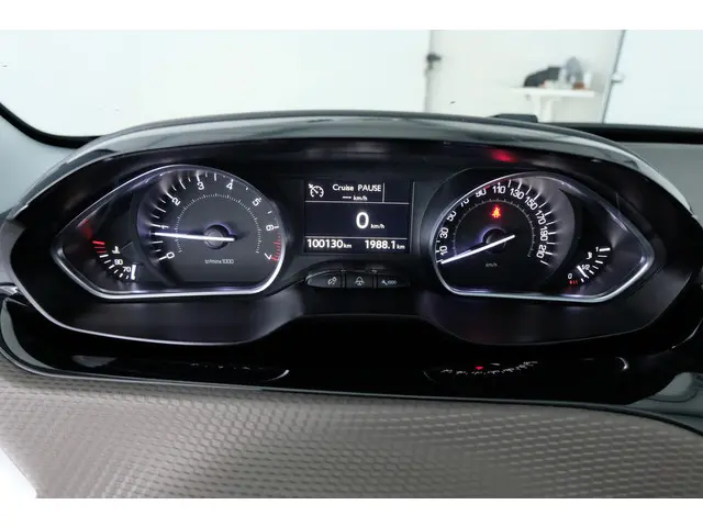 Peugeot 2008 1.2 VTi Active Pack Premium 2014 Benzine 9