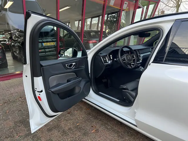 Volvo V60 2.0 B3 Plus Dark 2022 Hybride Benzine 12