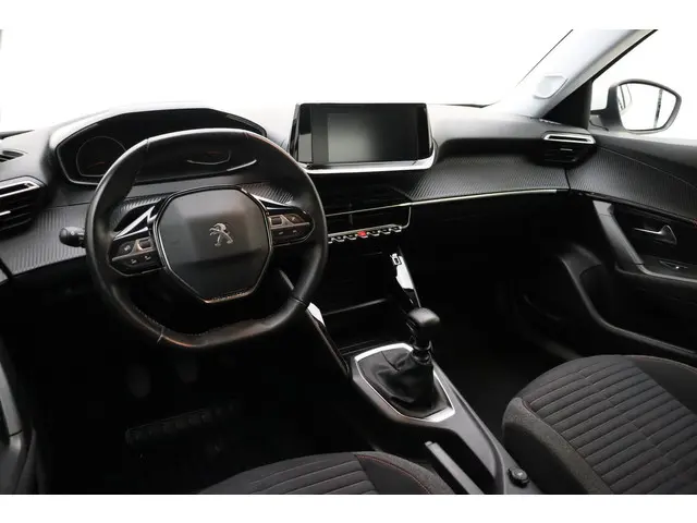 Peugeot 2008 1.2 PureTech Active 2021 Benzine 7