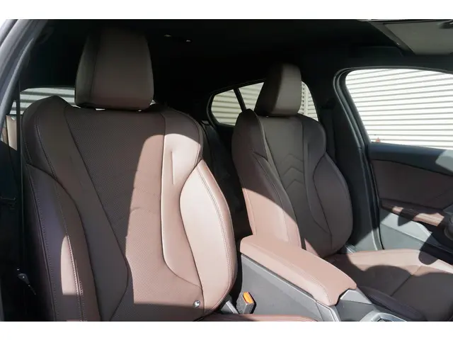 BMW 1 Serie 5-deurs 120 2025 Benzine 5