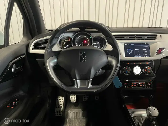 Citroën DS3 1.2 VTi 82pk So Chic 2014 Benzine 12