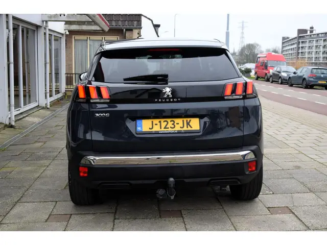 Peugeot 3008 1.2 PureTech Blue Lease Premium 2019 Benzine 9