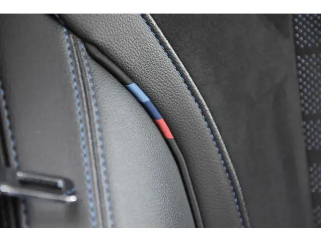 BMW 3 Serie 320i Executive Edition 2019 Benzine 28