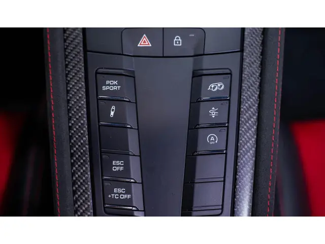 Porsche 718 Spyder RS 2024 Benzine 83