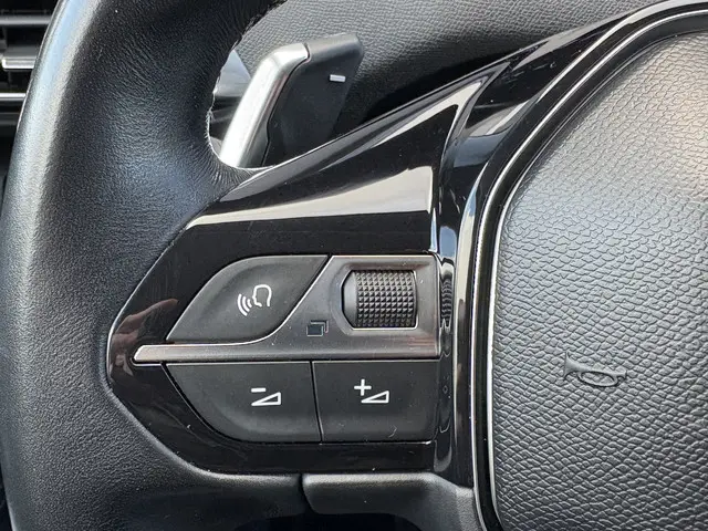 Peugeot 3008 1.6 PureTech Allure Automaat 2018 Benzine 18