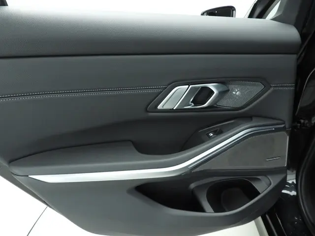 BMW 3 Serie 320i 2023 Benzine 17