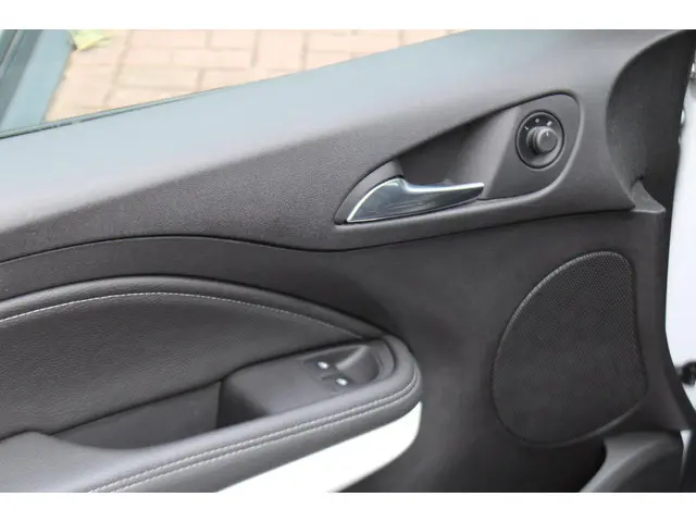 Opel ADAM 1.0 Turbo Slam 2015 Benzine 13