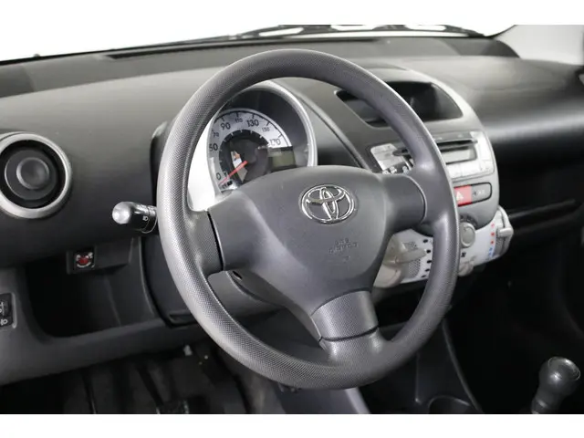 Toyota Aygo 1.0 VVT-i Now 2013 Benzine 3