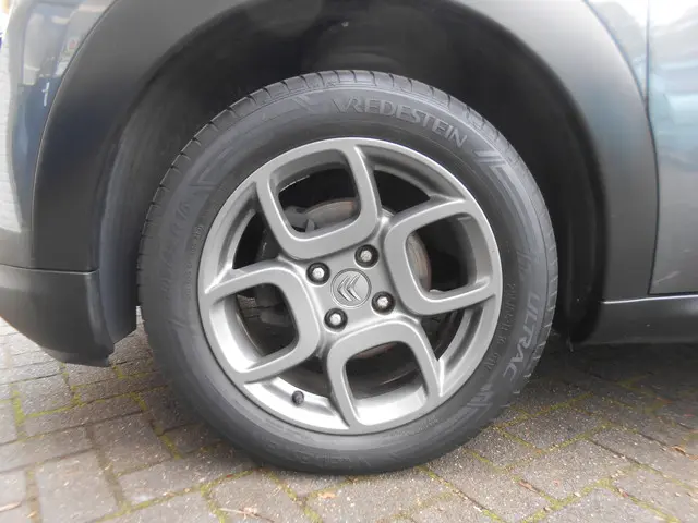 Citroën C4 Cactus 1.2 e-VTi Shine 2014 Benzine 21