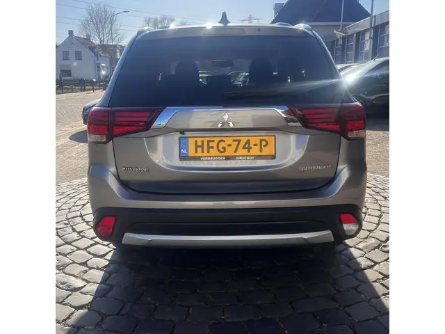 Mitsubishi Outlander 2.0 Business Edition 2018 Benzine 25
