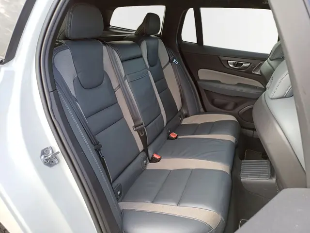 Volvo V60 2.0 T8 AWD R-Design 2019 Hybride Benzine 42