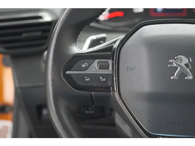 Peugeot 2008 PureTech 130 EAT8 Allure 2021 Benzine 27