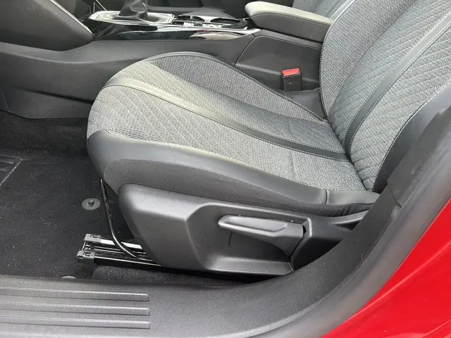 Peugeot 2008 1.2 Turbo 100PK Allure 2024 Benzine 34