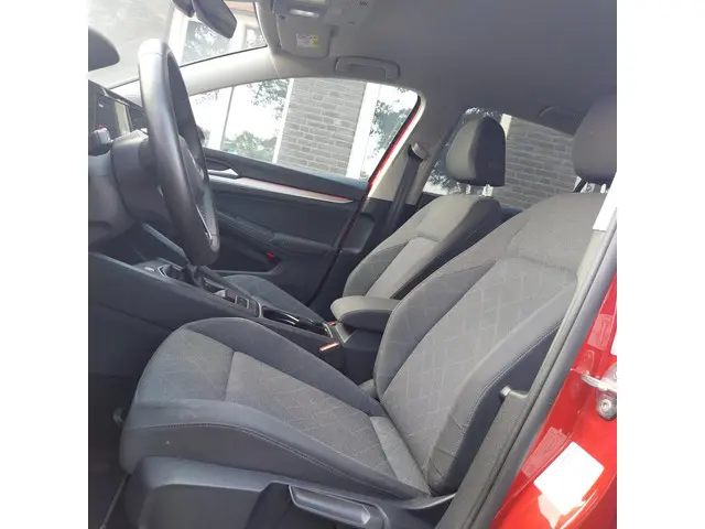 Volkswagen Golf 1.5 TSI Life Business 2022 Benzine 25