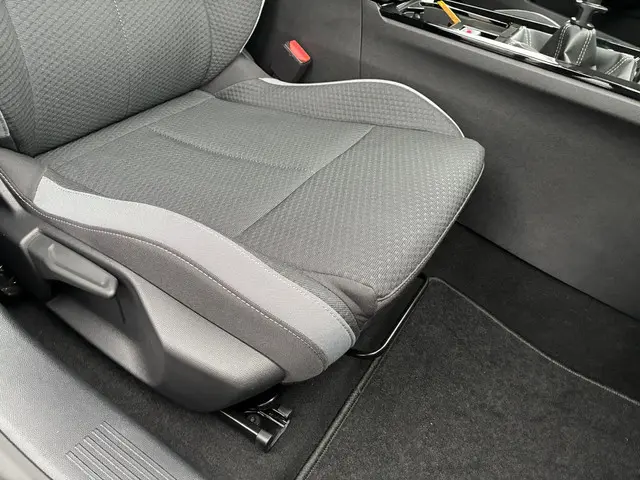 Opel Astra 1.2 Turbo Business Edition 2025 Benzine 41