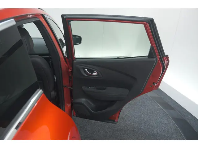 Renault Kadjar TCe 140 Black Edition 2021 Benzine 73