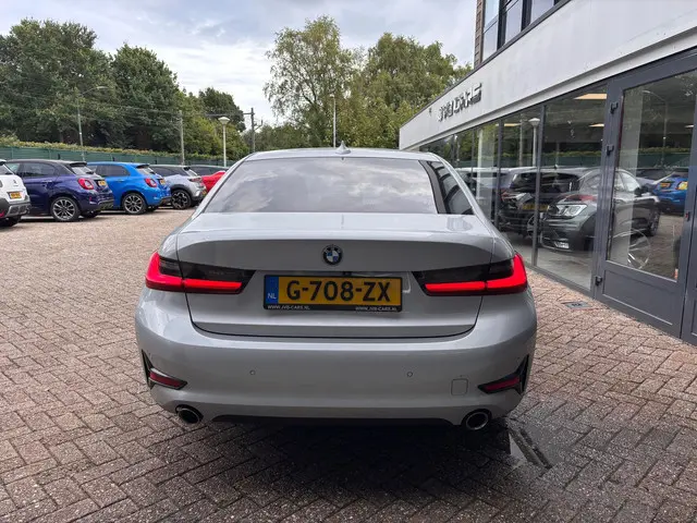 BMW 3 Serie 320i High Executive Edition 2020 Benzine 6