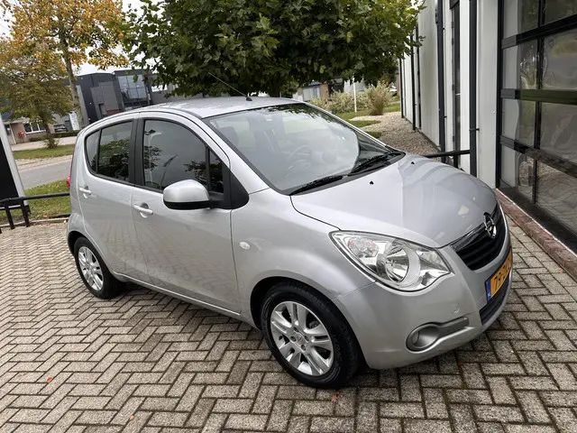 Opel Agila 1.2 Edition 2012 Benzine 11