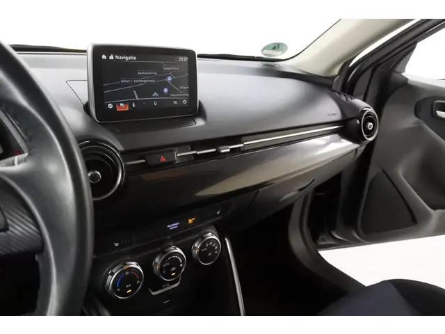 Mazda 2 1.5 90pk Nakama 2016 Benzine 18
