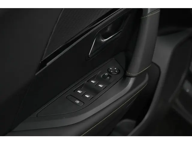 Peugeot 2008 PureTech 130 EAT8 GT 2024 Benzine 24