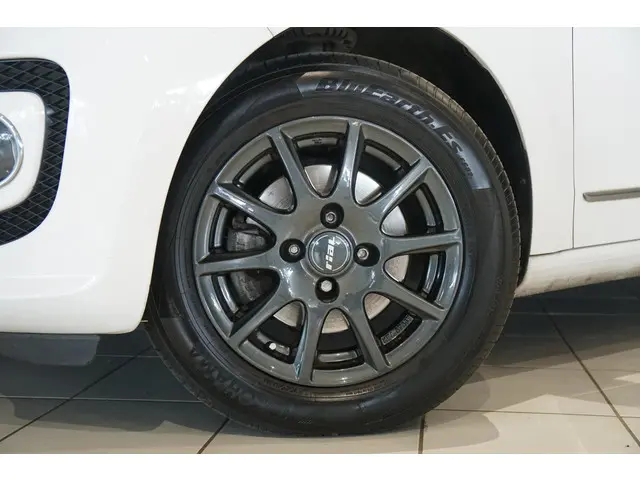 Volkswagen up! 1.0 cheer up! BlueMotion 2013 Benzine 9