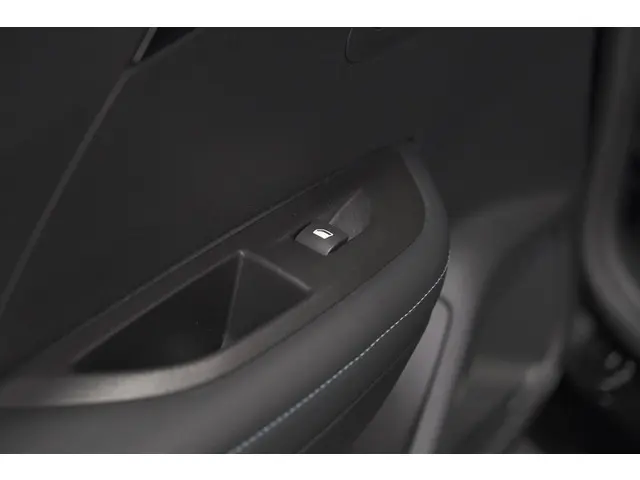 Peugeot 2008 PureTech 130 Allure 2020 Benzine 27