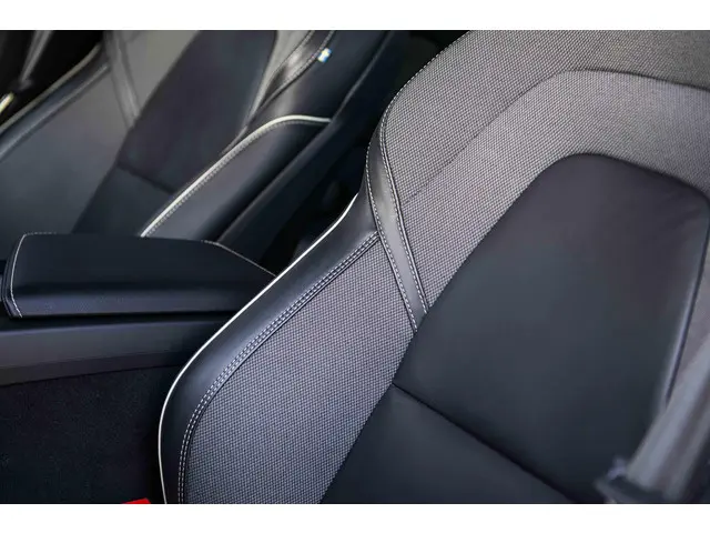 Volvo V60 2.0 B4 Plus Dark 2023 Benzine 29