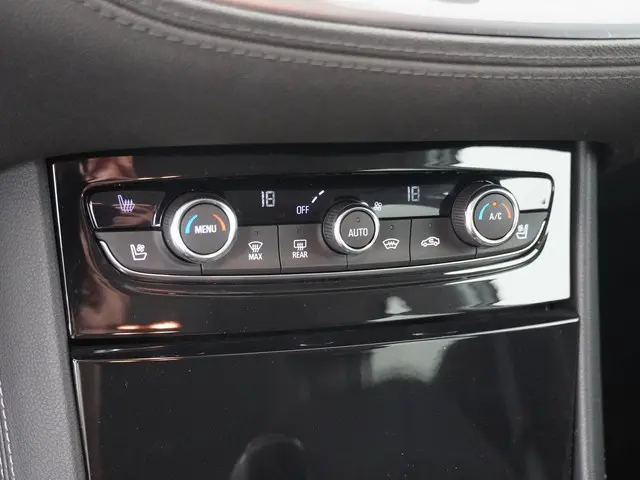 Opel Grandland X 1.2 Turbo Innovation 2018 Benzine 19