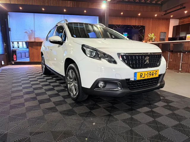 Peugeot 2008 |1.2 PureTech Blue Lion | Pano | 2017 Benzine 25