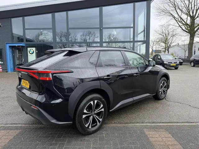 Toyota bZ4X Dynamic 71 kWh 2024 Elektrisch 8